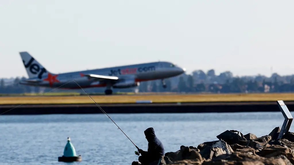 Fluglotse vom Dienst suspendiert: Flugzeuge kommen sich am Flughafen Sydney fast in die Quere