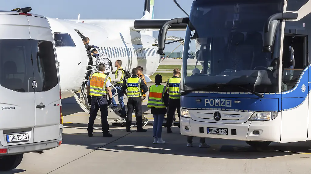 Förderung freiwilliger Ausreise: Nur jeder zweite Ausreisepflichtige nimmt Geld vom Bund