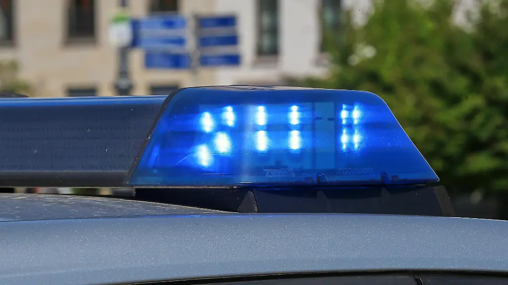 Streit in Bremen eskaliert: Autofahrer schlägt Fußgänger nieder, Opfer stirbt
