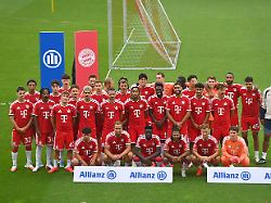 Nach Schock im Testspiel: FC Bayern zeigt sich Fans ohne Musiala
