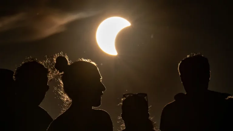 Sonnenfinsternis sorgt für zwei Minuten Dunkelheit über Europa
