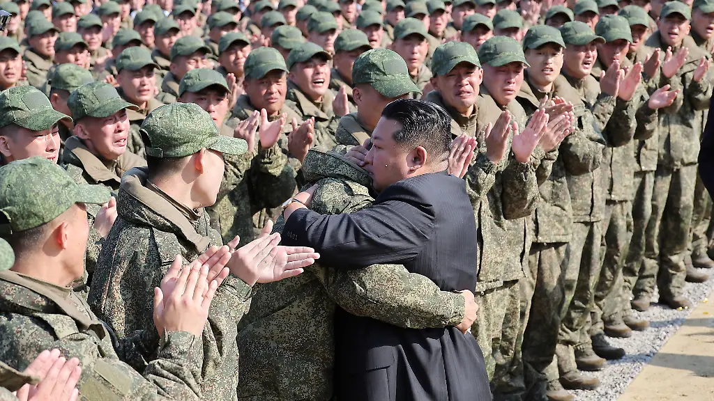 Waffenhilfe aus Nordkorea: Selenskyj: Pjöngjang schickt Zehntausende Soldaten nach Russland