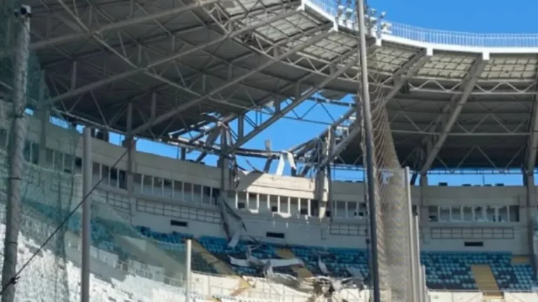 Erstligist verschiebt Spiel: Großes Loch in Fußballstadion von Odessa gerissen