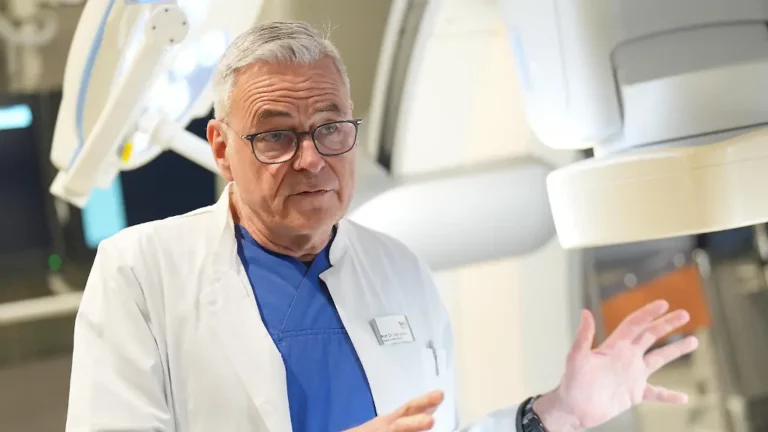 Zweifel an bisherigen RKI Zahlen: Intensivmediziner Uwe Janssens rechnet mit deutlich mehr Hitzetoten