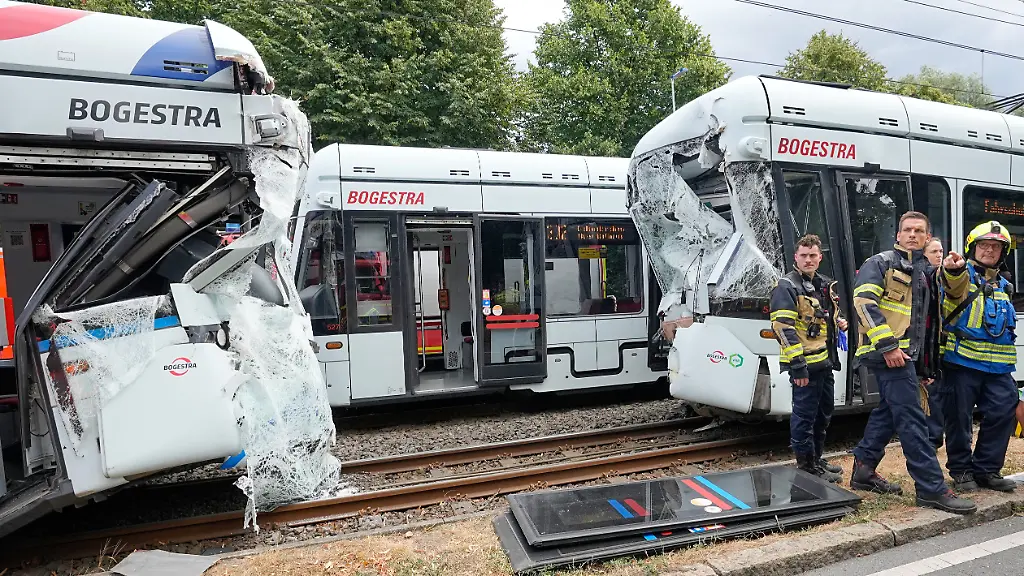 Straßenbahnen kollidieren: Dutzende Verletzte bei Tram Unfall in Gelsenkirchen