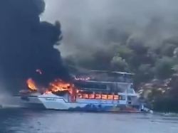 Drama in der türkischen Ägäis: 115 Touristen springen von brennendem Boot