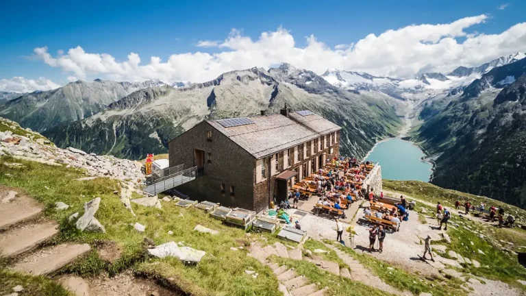 Unglück bei Familienbergtour: Deutscher stürzt in den Zillertaler Alpen in den Tod