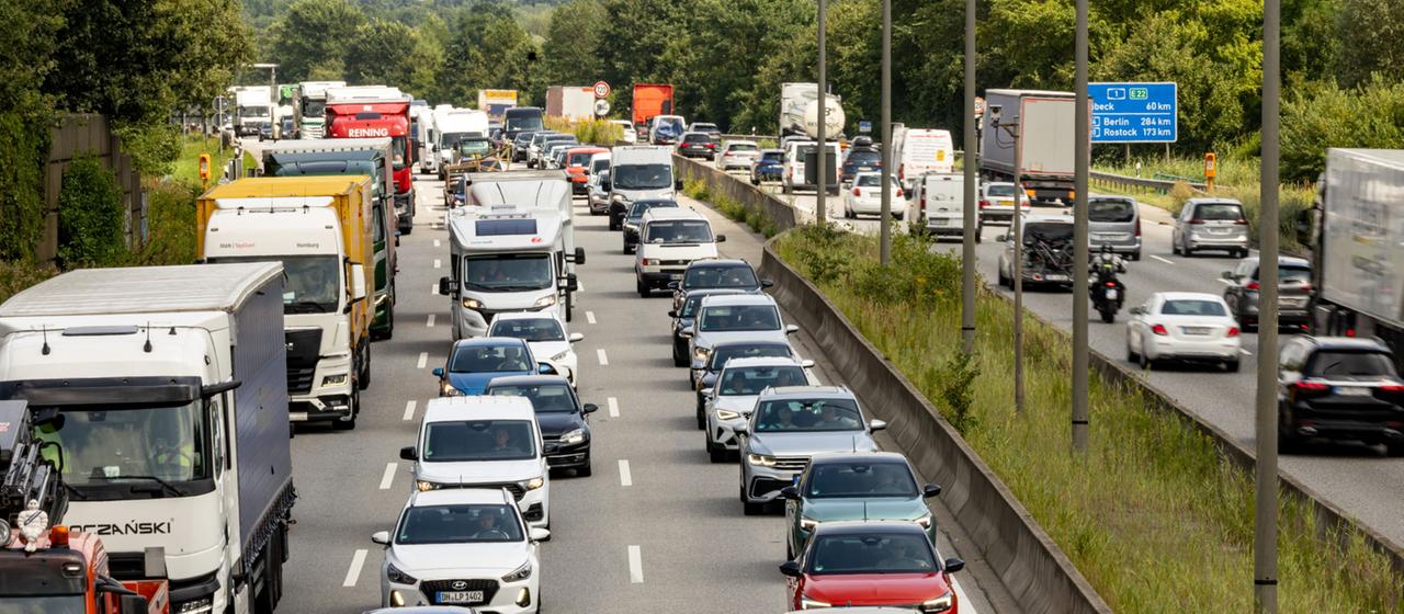 Erste Bundesländer lockern wegen des Niedrigwassers das Sonntagsfahrverbot für Lkw