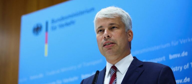 Extrem niedrigwasser: Bilger will Sonntagsfahrverbot für Lkw lockern