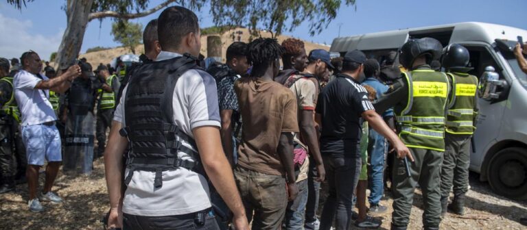 Spanische Exklave Ceuta: Viele Sicherheitskräfte, Chaos bleibt aus