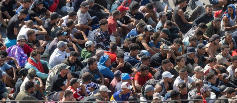 Umgang mit Migranten in Ceuta: Politische und humanitäre Kritik