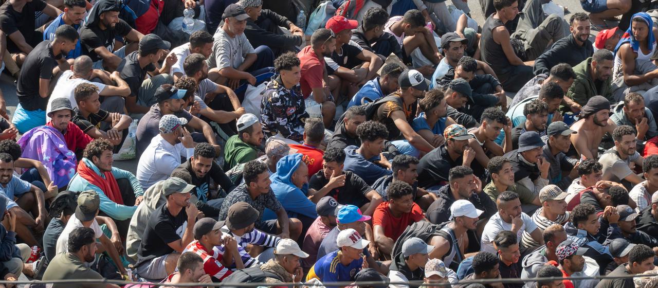 Umgang mit Migranten in Ceuta: Politische und humanitäre Kritik