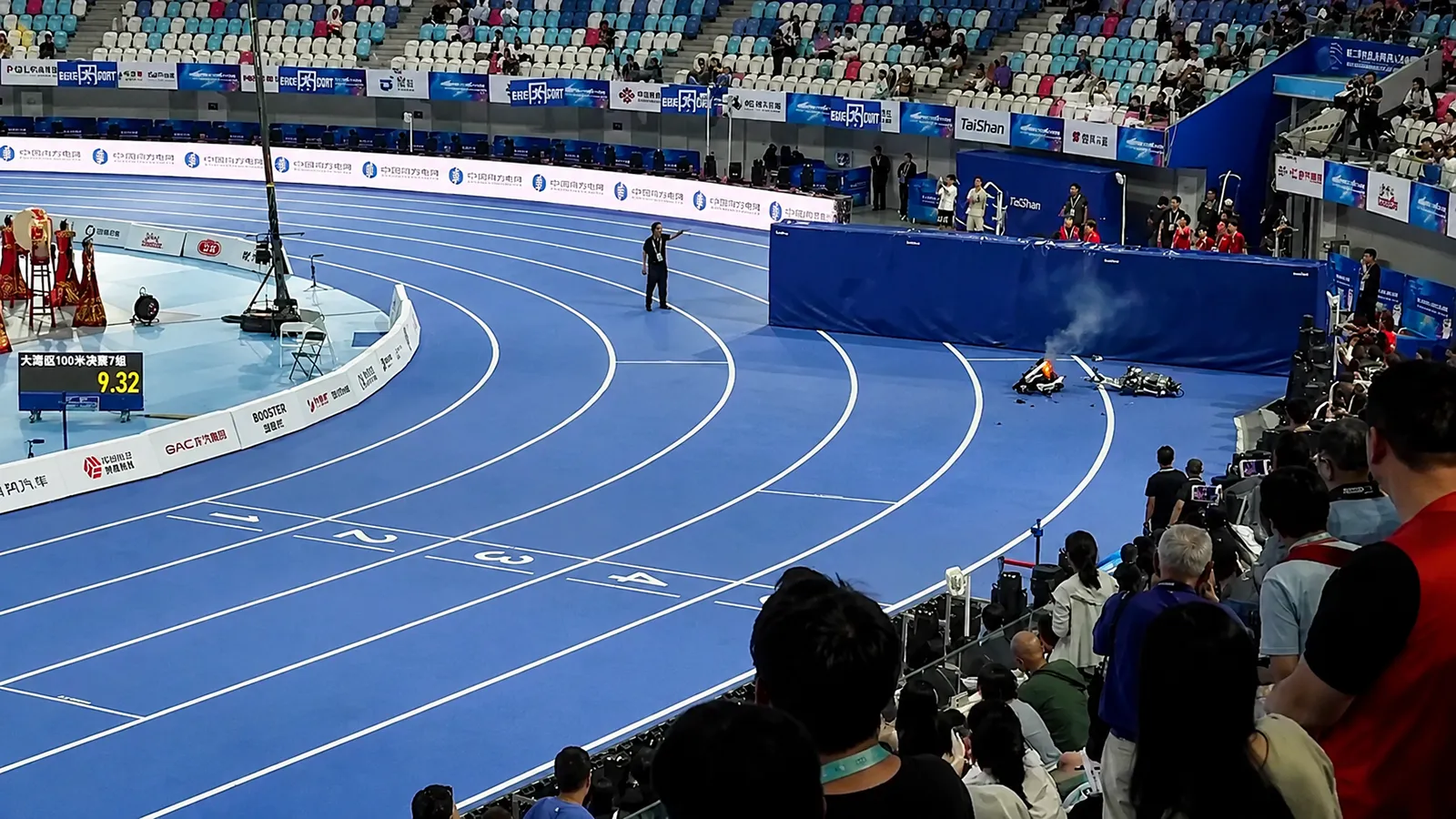 World Robot Games 26 live: Erst Rekorde, dann Flammen und Sanitäter