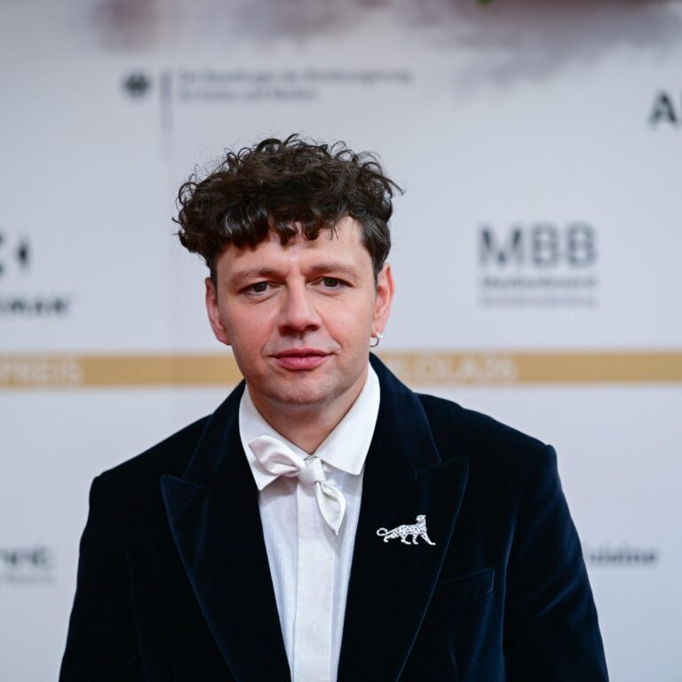 Wahre Heimatliebe: Wie Schauspieler Christian Friedel einen AfD Wahlsieg verhindern will