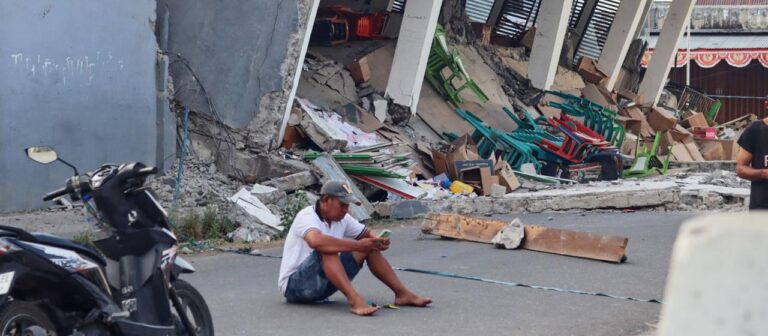 Nach Erdbeben mit mehr als 50 Toten: Hilfsmaßnahmen in Indonesien beginnen