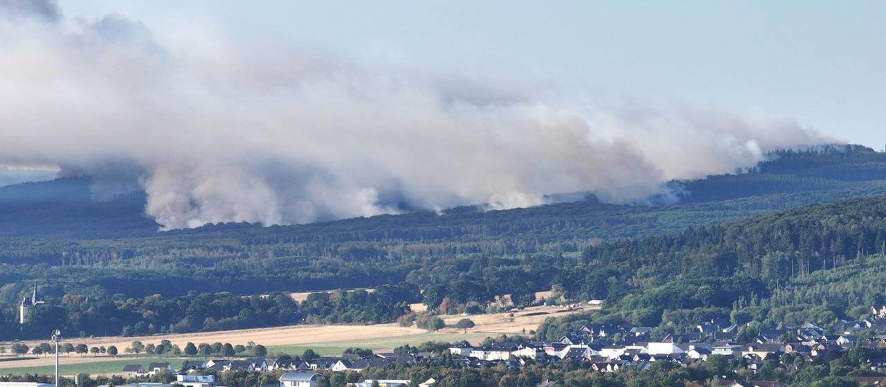 NRW kämpft mit dem wohl größten Waldbrand in der Landesgeschichte