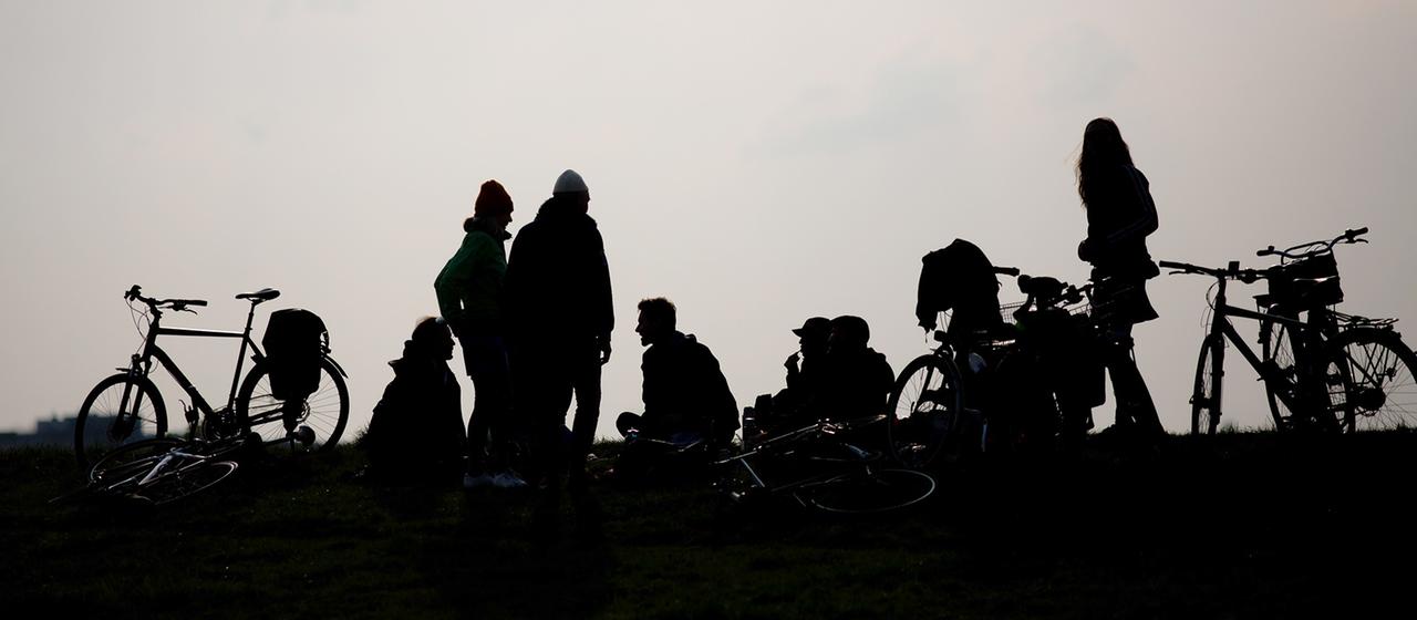 Statistik: Mehr Männer in jüngeren Altersgruppen