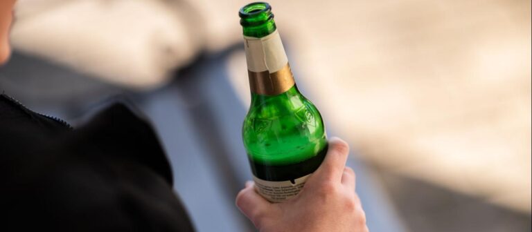 Bundesregierung will begleitetes Trinken für Jugendliche verbieten