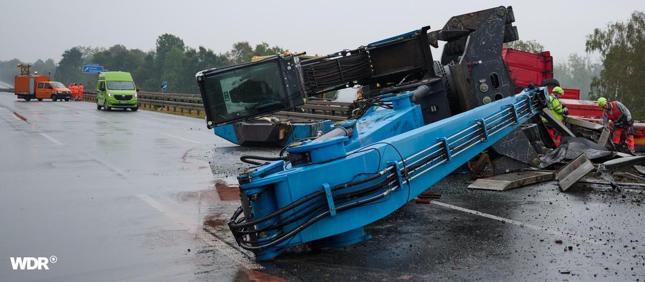 Unfall bei Kamen: A2 bis zum Abend in beide Richtungen gesperrt