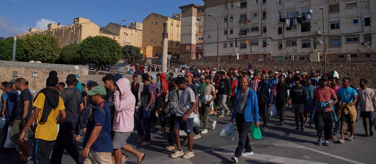 Spanien richtet Unterkünfte für Migranten in der Exklave Ceuta ein