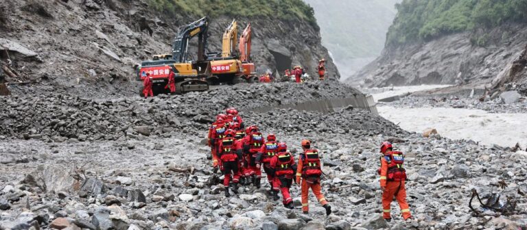Sturzflut erschwert Suche nach Flutopfern im Himalaya