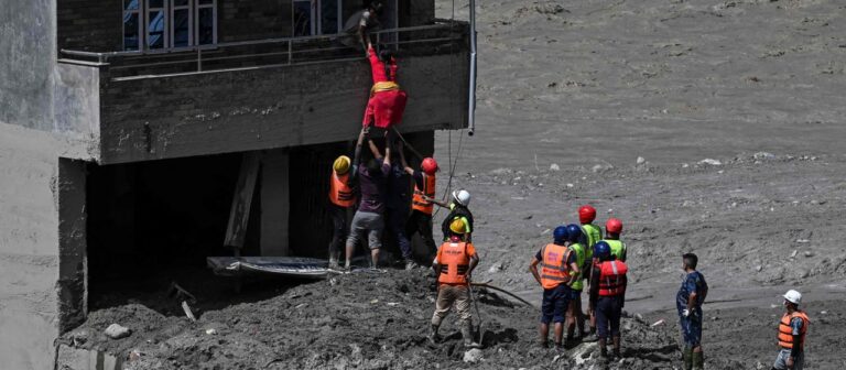 Nach Sturzflut im Himalaya: Mehr als 360 Tote und hunderte Vermisste