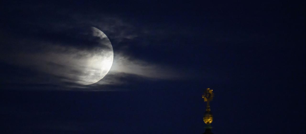 Partielle Mondfinsternis über Deutschland von Wolken verdeckt