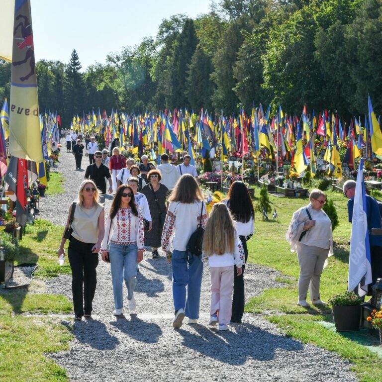 Unabhängigkeitstag: Die Ukraine zwischen Luftangriffen und inneren Konflikten