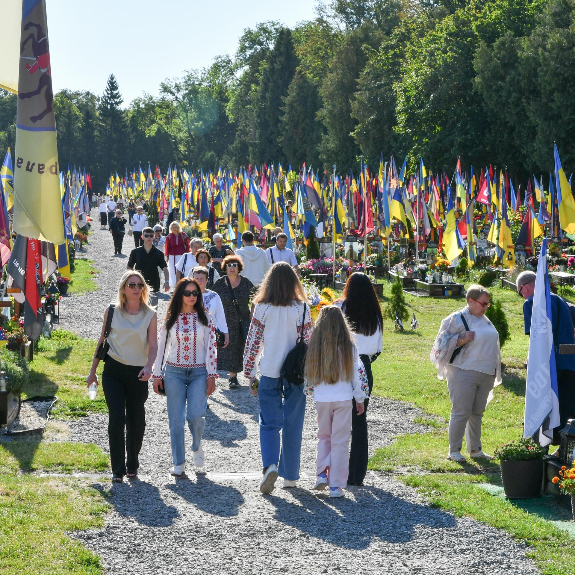 Unabhängigkeitstag: Die Ukraine zwischen Luftangriffen und inneren Konflikten
