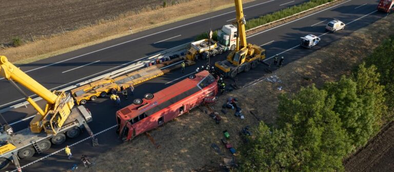 Reisebus mit Pilgergruppe verunglückt in Ungarn zwölf Tote