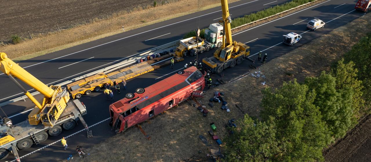 Reisebus mit Pilgergruppe verunglückt in Ungarn zwölf Tote