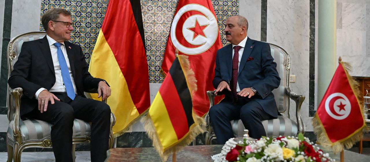 Wadephul in Tunesien und Algerien: Mehr Stabilität für weniger Migration