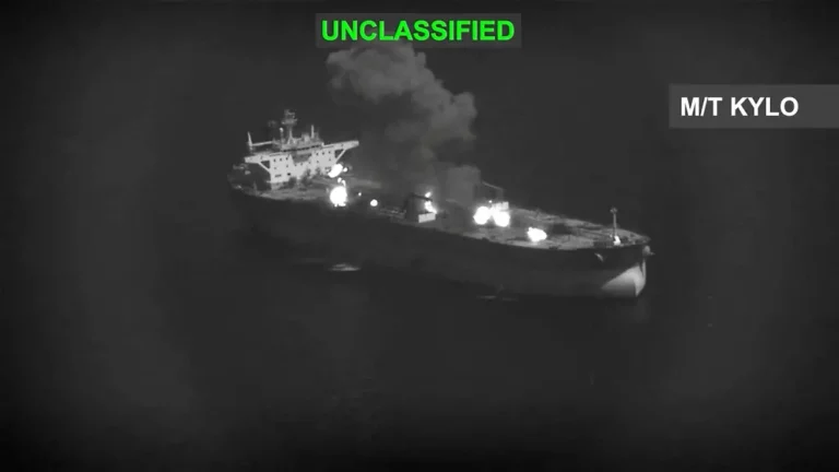 Wohl mehrere Tanker getroffen: Iran und USA beschießen gegenseitig Schiffe