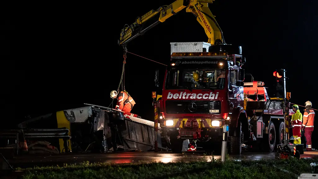 Niederländische Gruppe an Bord: Schwerer Unfall mit Reisebus in der Schweiz, mehrere Tote