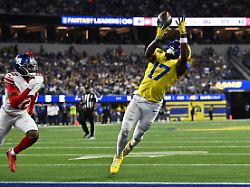 NFL Spielbericht: Rams Stars drehen die Uhr zurück für Kantersieg