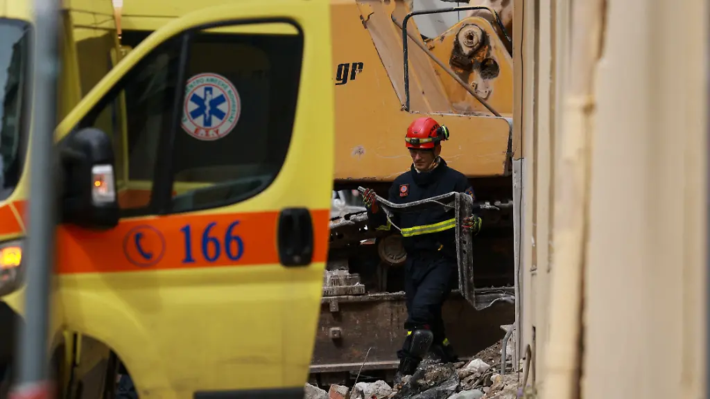 Nach Explosion in Athen: Leichen von sechs Vermissten aus den Trümmern geborgen