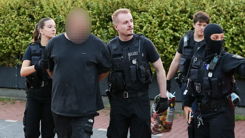 Verdacht der Bestechlichkeit: Polizist und Stadtmitarbeiter bei Razzia gegen die Hells Angels im Visier
