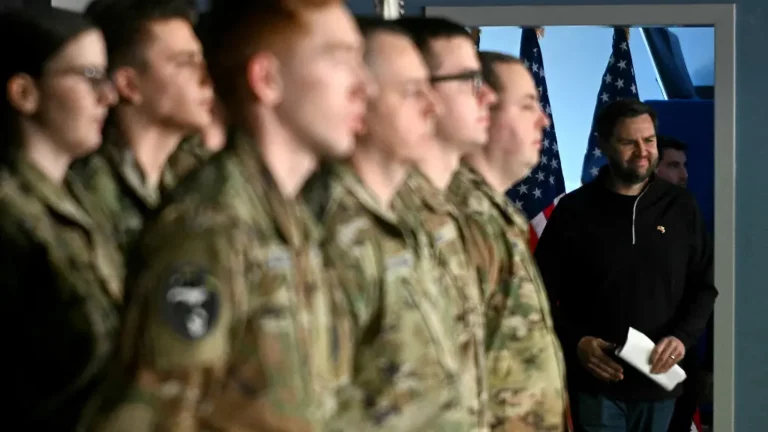 Details werden noch verhandelt: Insider berichten, Washington plant zwei Militärstützpunkte auf Grönland