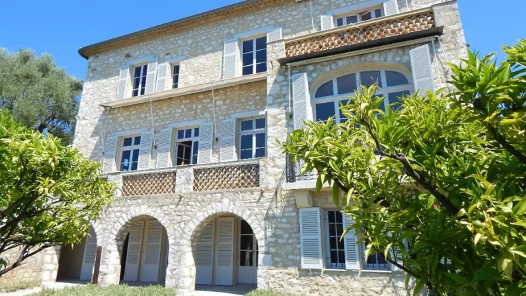 Millionenschaden in Frankreich: Mehrere Renoir Werke aus Museum nahe Nizza gestohlen