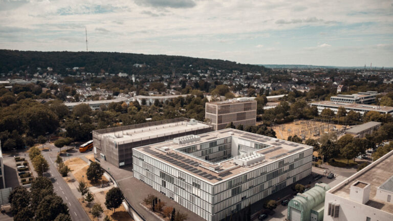 Gebäude in Bonn produziert Überschussstrom für gemeinnützigen Verein