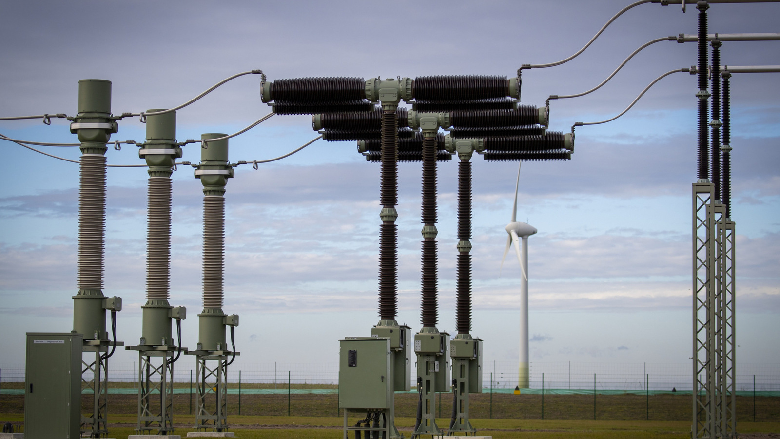 Netzengpassstudie: Nur jedes 20. Umspannwerk stellt Solar und Windkraft schlechter