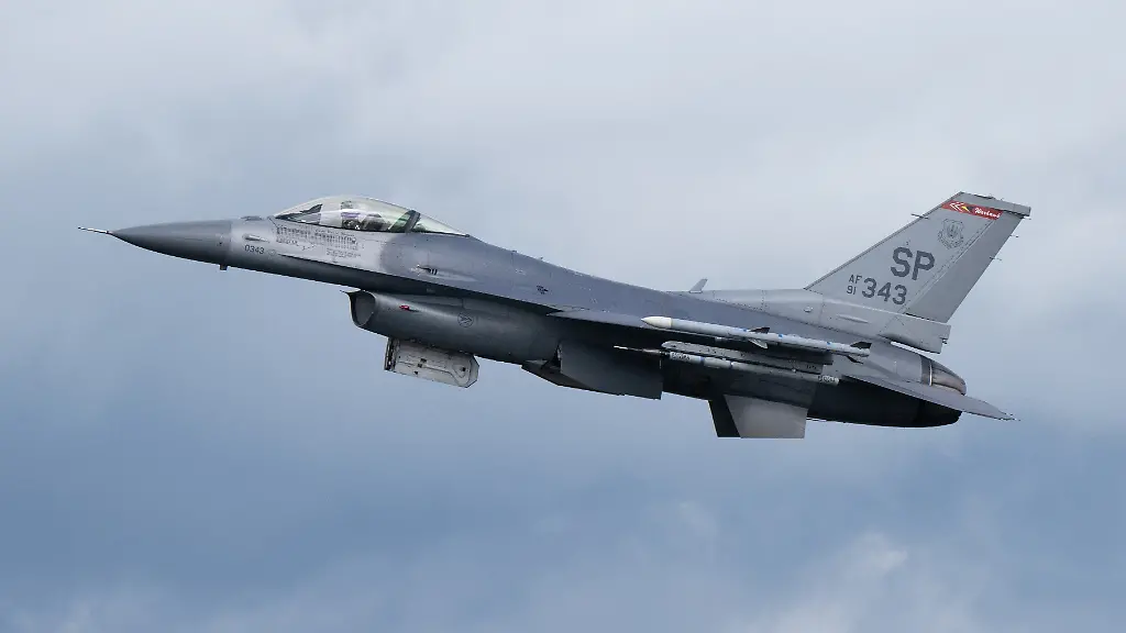 Pilot kann sich wohl retten: Militärflugzeug an US Airbase in der Eifel abgestürzt