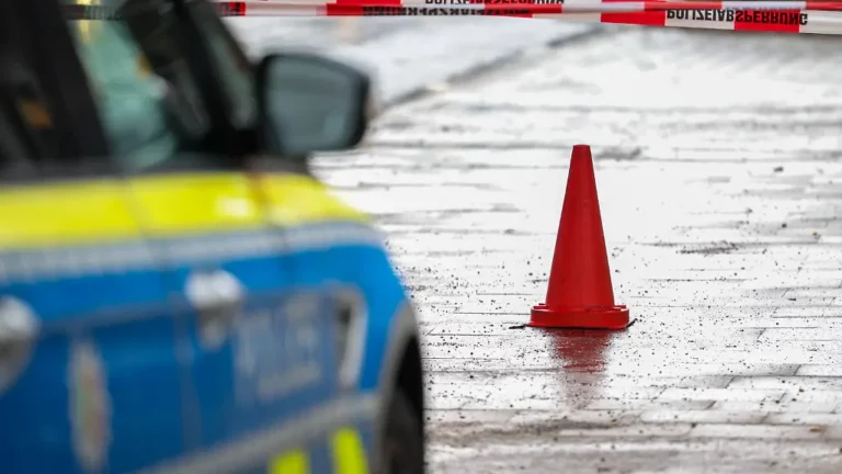 Vater schweigt vor Gericht zu Messerangriff auf Familie, Sohn starb