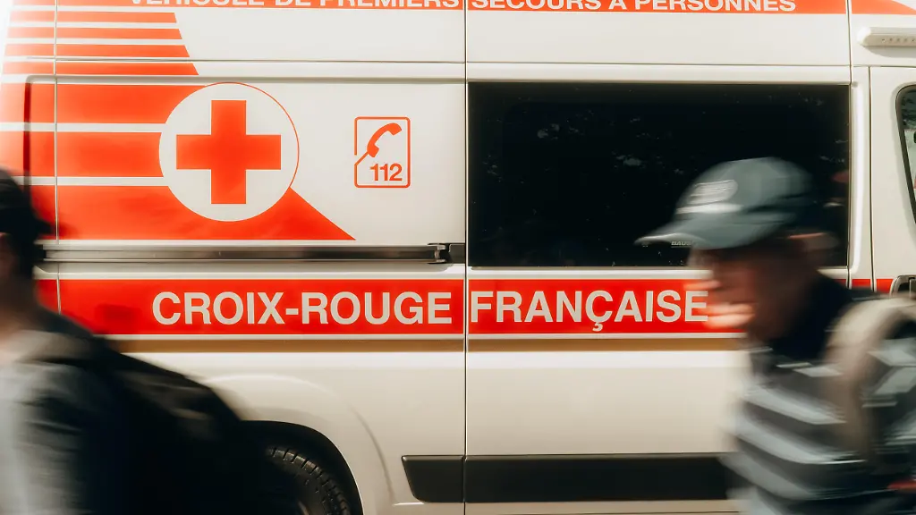 Beim Urlaub in Frankreich: Vater überfährt einjährige Tochter auf einem Campingplatz