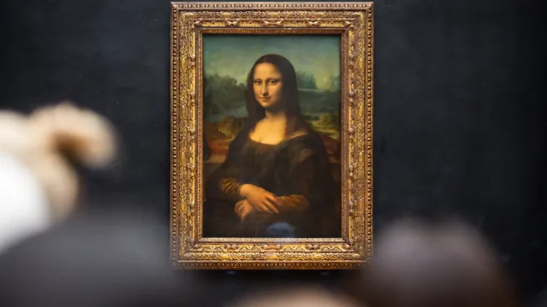 Festnahme im Louvre: Zwei Deutsche hängen eigene Kunst neben der Mona Lisa auf