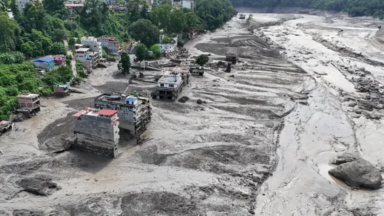 Erklärung für Katastrophe? Rekordwärme vor Gletscherabbruch in Nepal