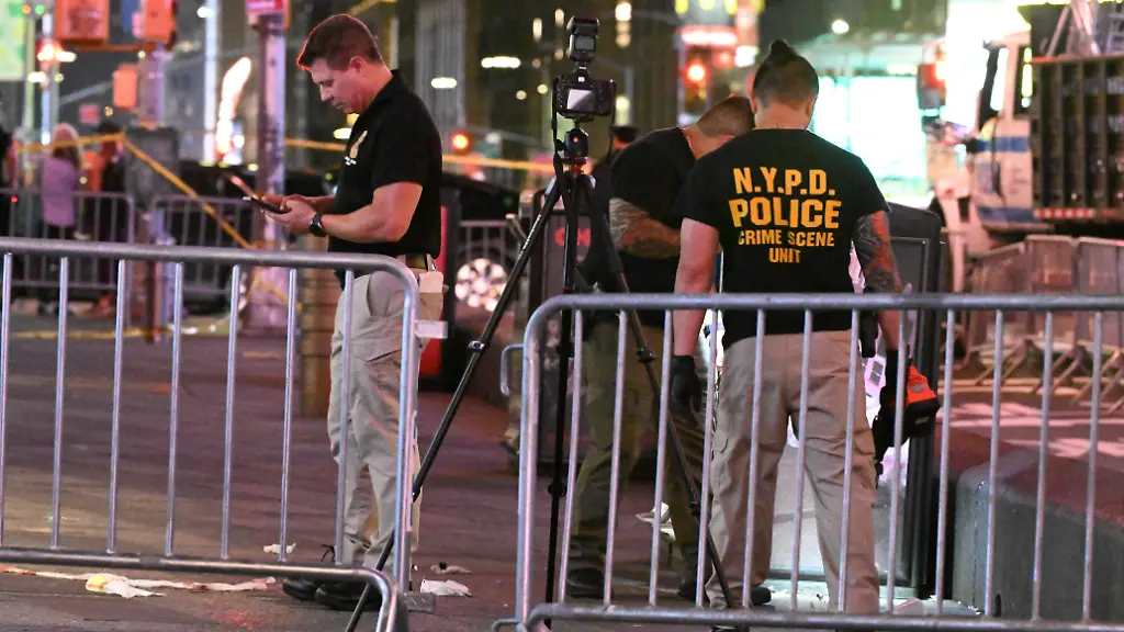 Anlasslose Messerattacke: Frau sticht auf Passanten am New Yorker Times Square ein