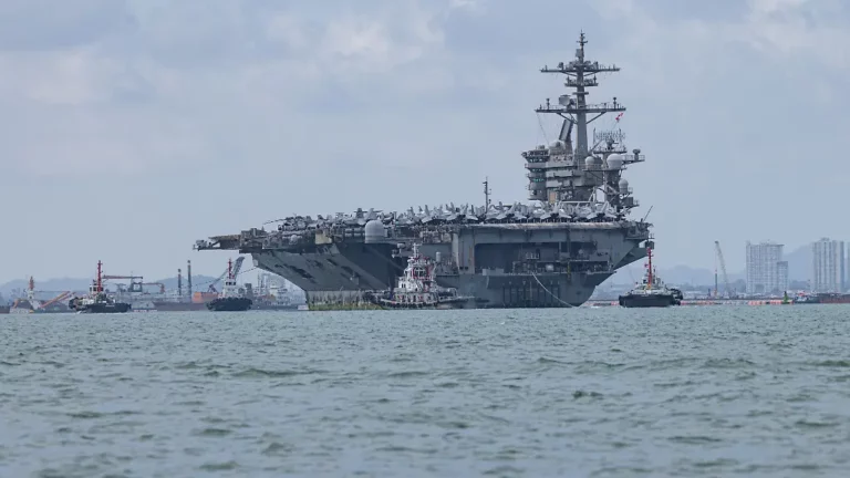 Verheerende Zustände an Bord: US Marine meldet acht Suizidversuche bei umstrittener Flugzeugträgergruppe
