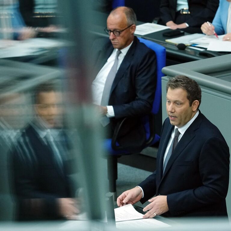 Ökonom Hickel: Bundeshaushalt läuft in gigantisches Risiko