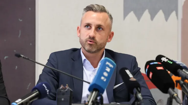 AfD Spitzenkandidat Siegmund empört mit Aussage zur Rüstungsproduktion